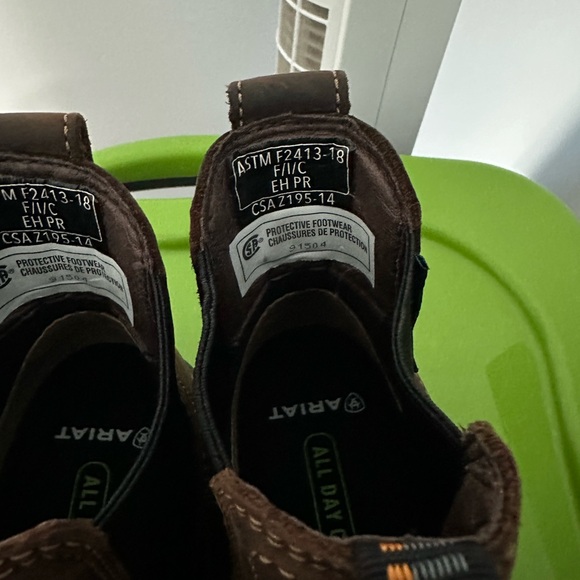 Women’s Composite Toe Chelsea Work Boots - Picture 2 of 5